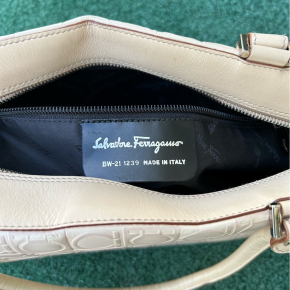 Salvatore Ferragamo Vintage Y2K Gancini Embossed Leather Handbag Beige - Picture 14 of 16